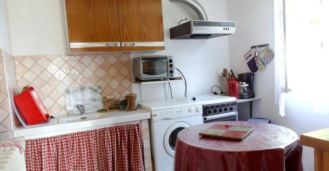 Maison De Charme A Teyssieu Avec Cheminee Et Jardin. 0*,  フランス